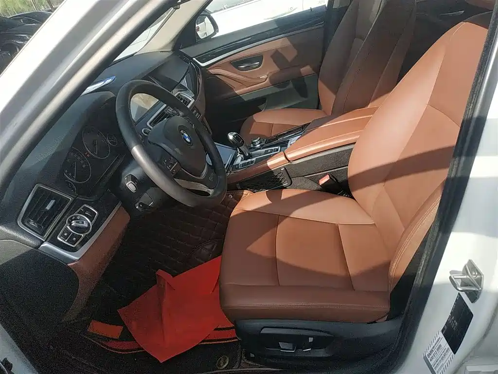 BMW 5 Series 2017 — фото 15