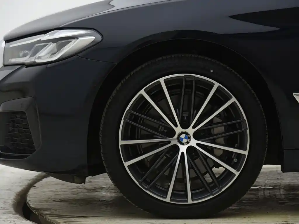 BMW 5 Series 2022 — фото 11