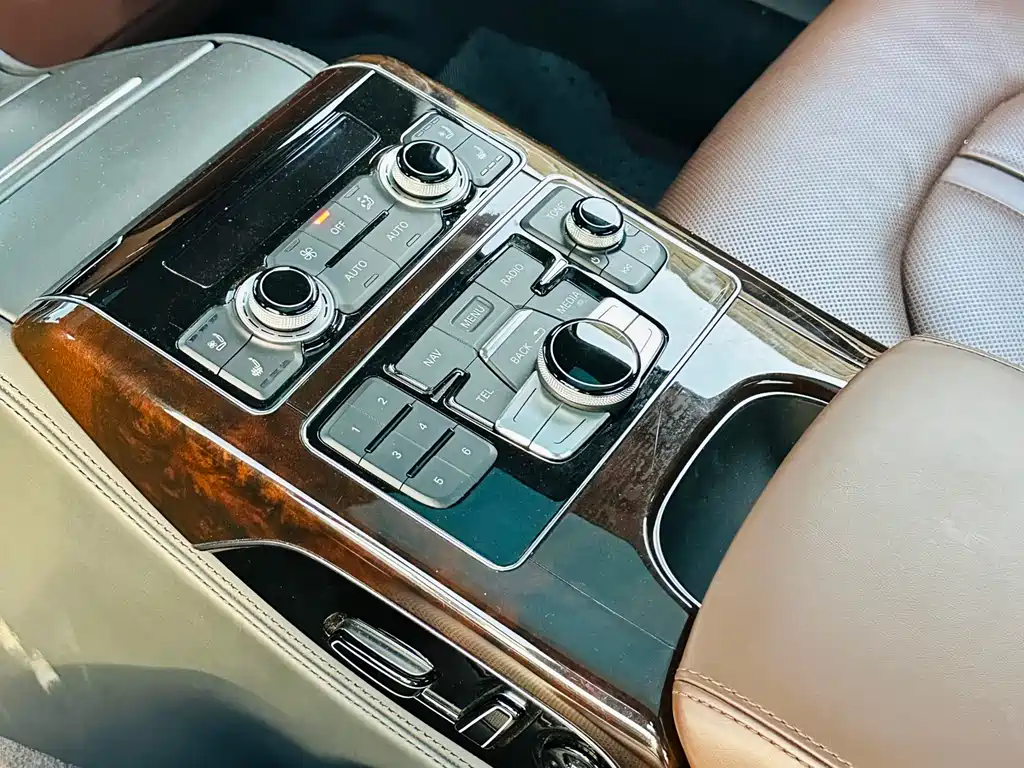 Audi A8 2015 — фото 15