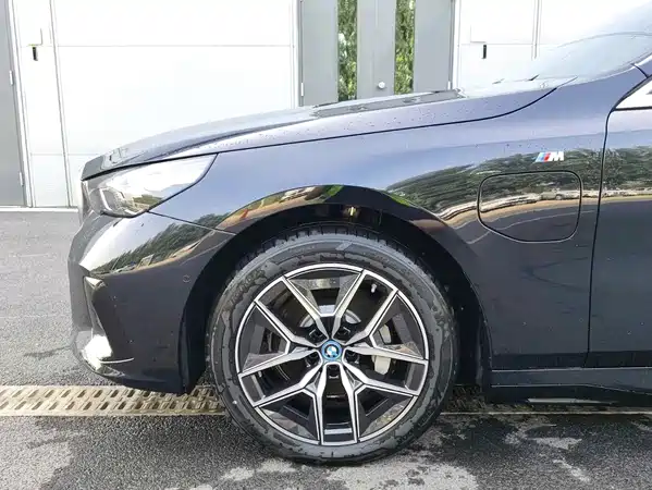 BMW i5 2025