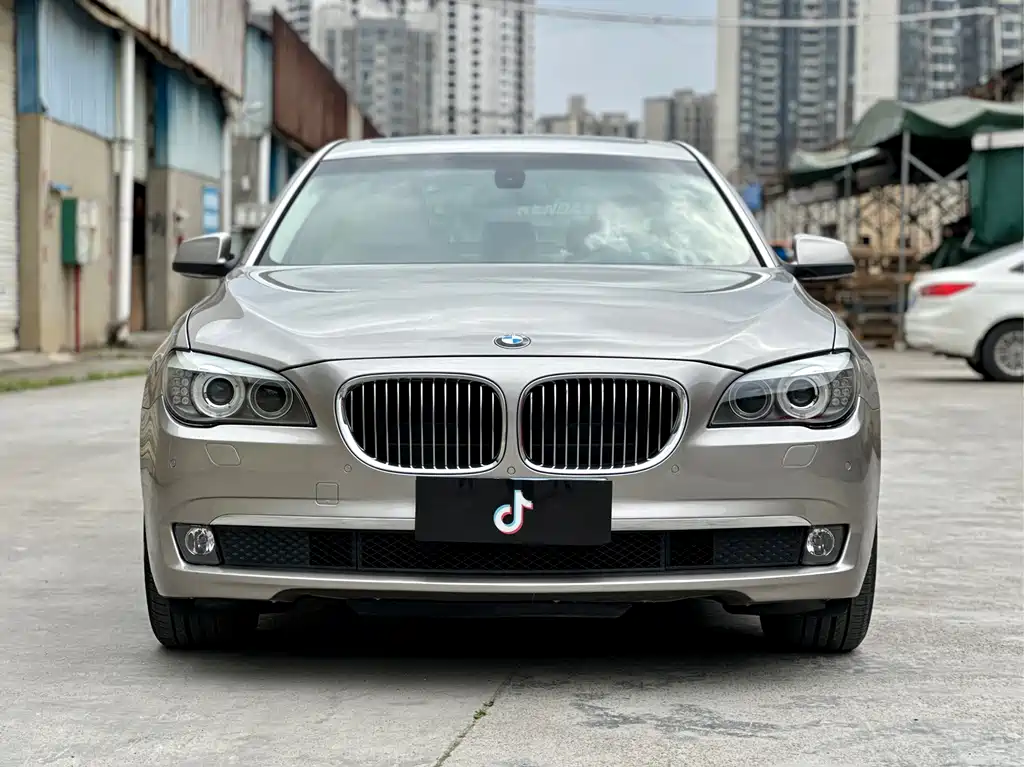 BMW 7 Series 2010 — фото 2