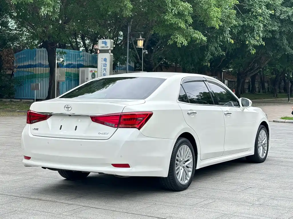 Toyota Crown 2017 — фото 13