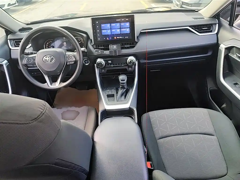 Toyota RAV4 2021 — фото 10