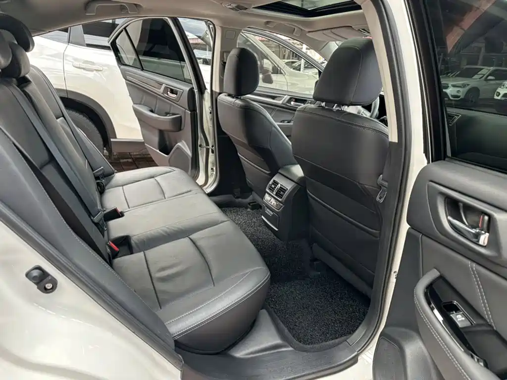 Subaru Legacy 2017 — фото 24