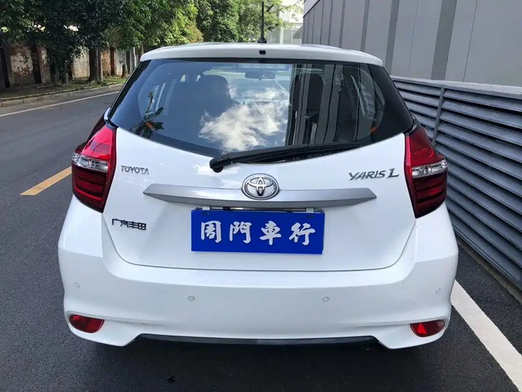 Toyota Yaris L 2018 — фото 13