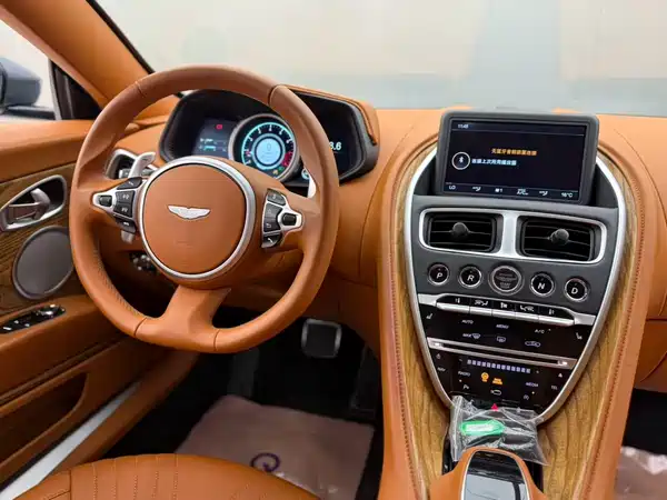 Aston Martin DB11 2019