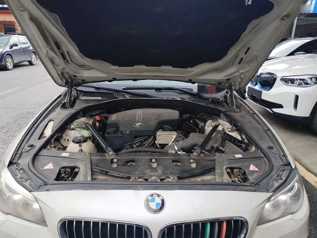 BMW 5 Series 2016 — фото 16
