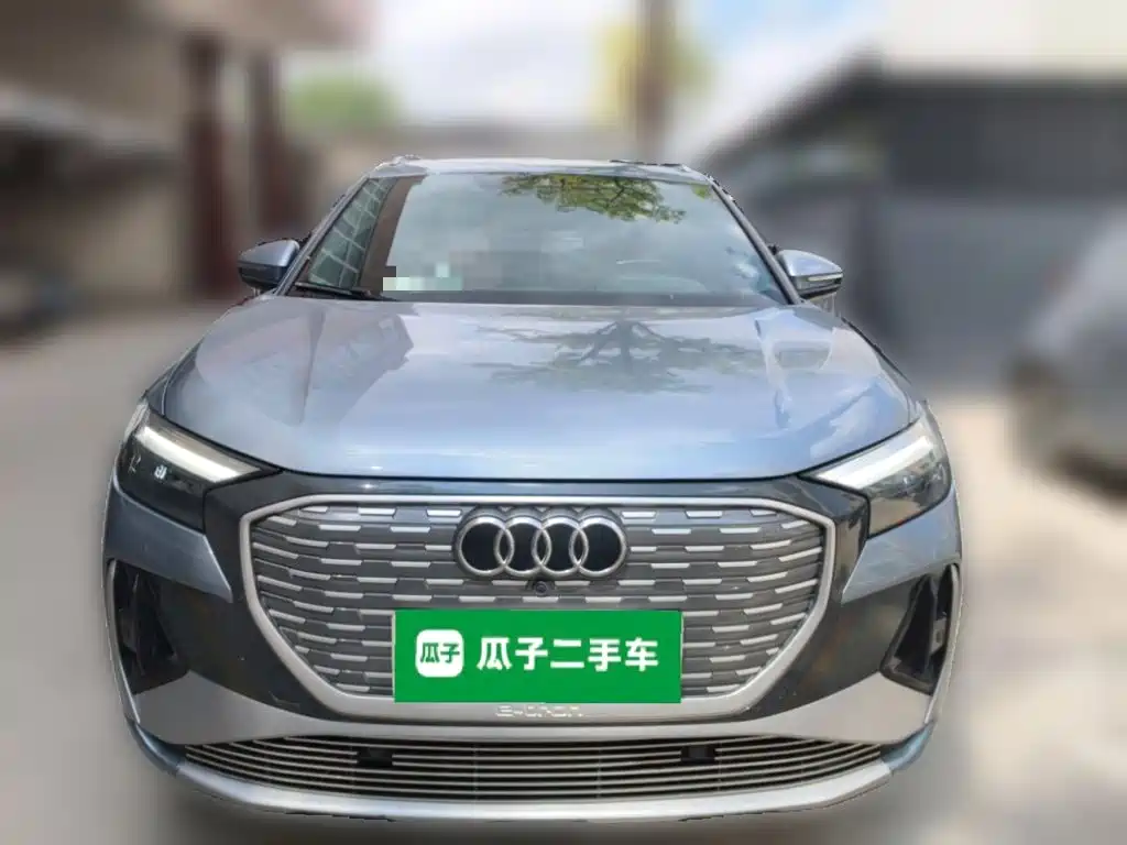 Audi Q4 E-Tron 2023 — фото 2