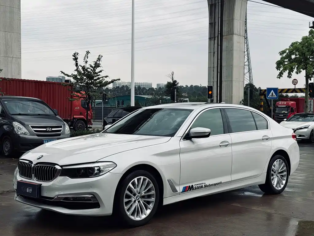 BMW 5 Series 2018 — фото 1
