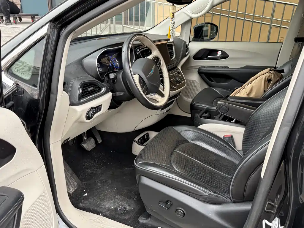 Chrysler Grand Voyager PHEV 2021 — фото 2