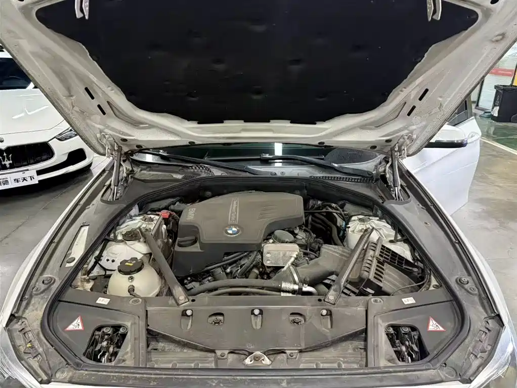 BMW 5 Series 2015 — фото 11