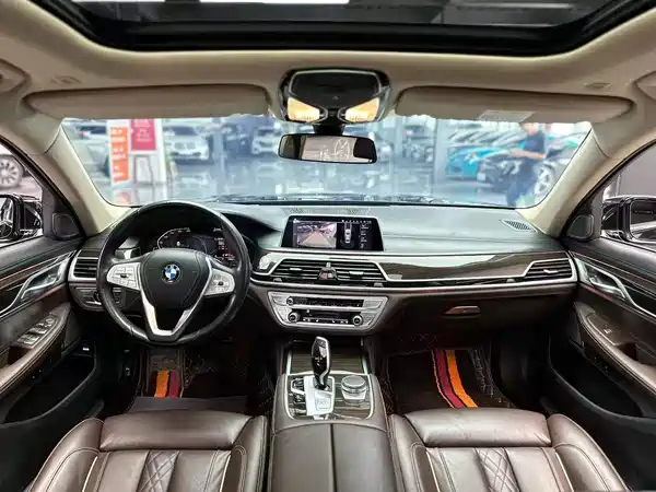 BMW 7 Series 2021