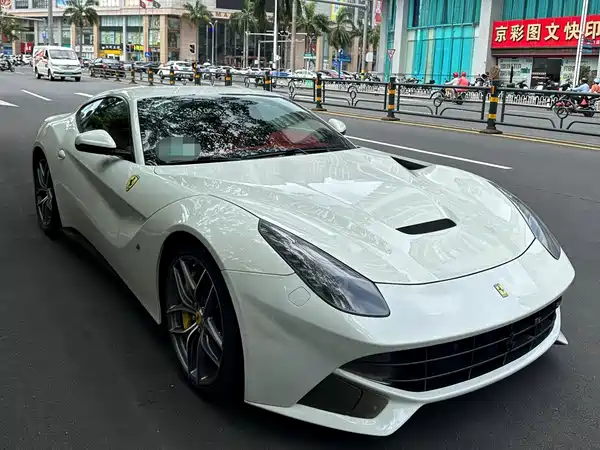 Ferrari F12berlinetta 2013