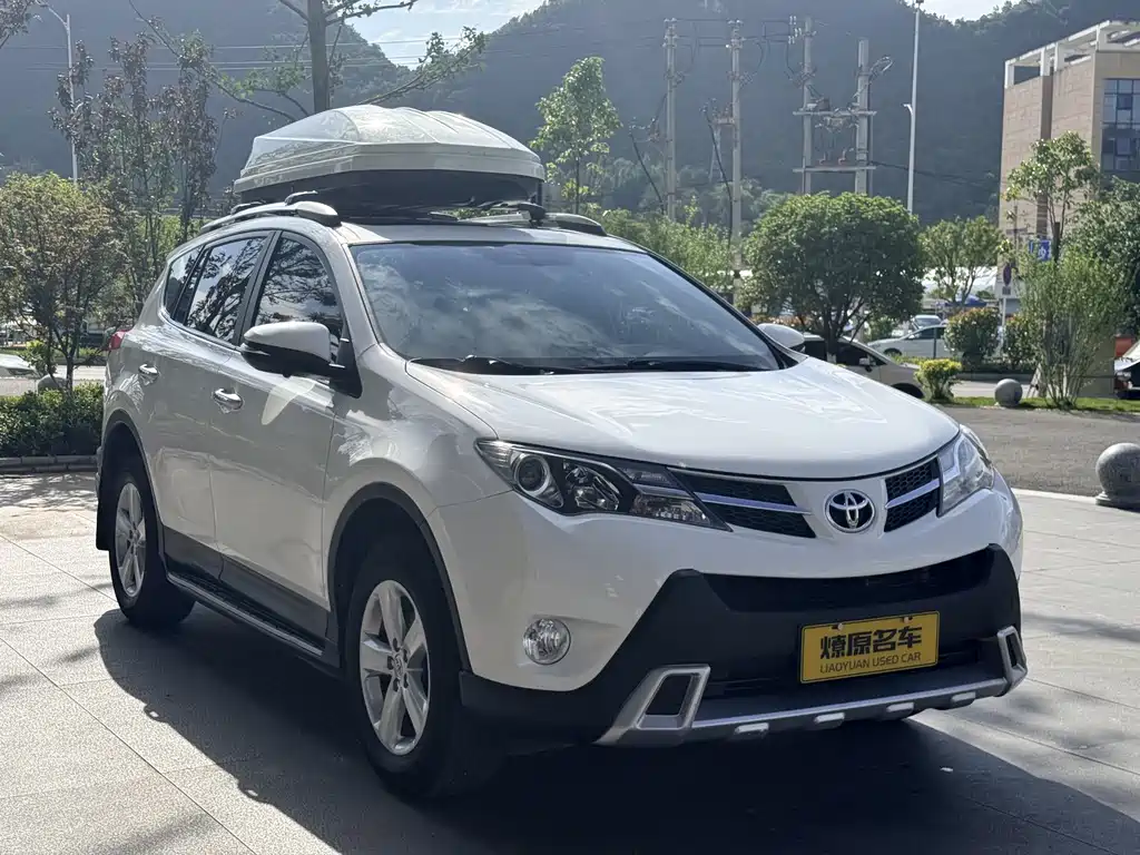 Toyota RAV4 2015 — фото 3