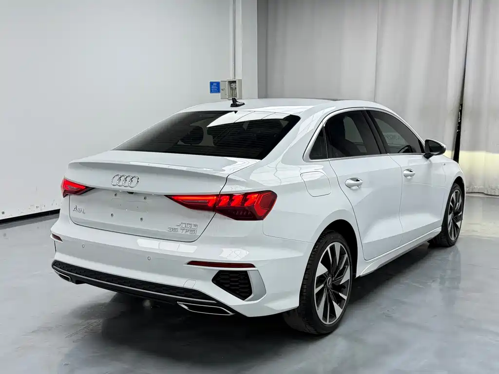 Audi A3 2023 — фото 13