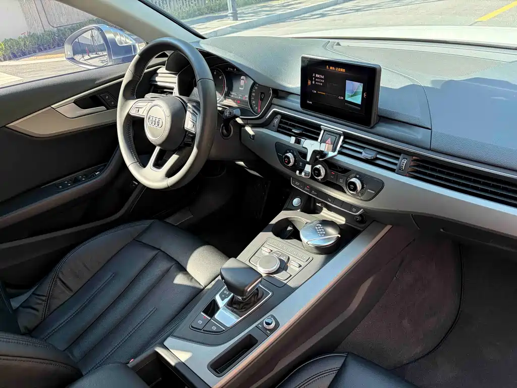 Audi A4L 2018 — фото 13