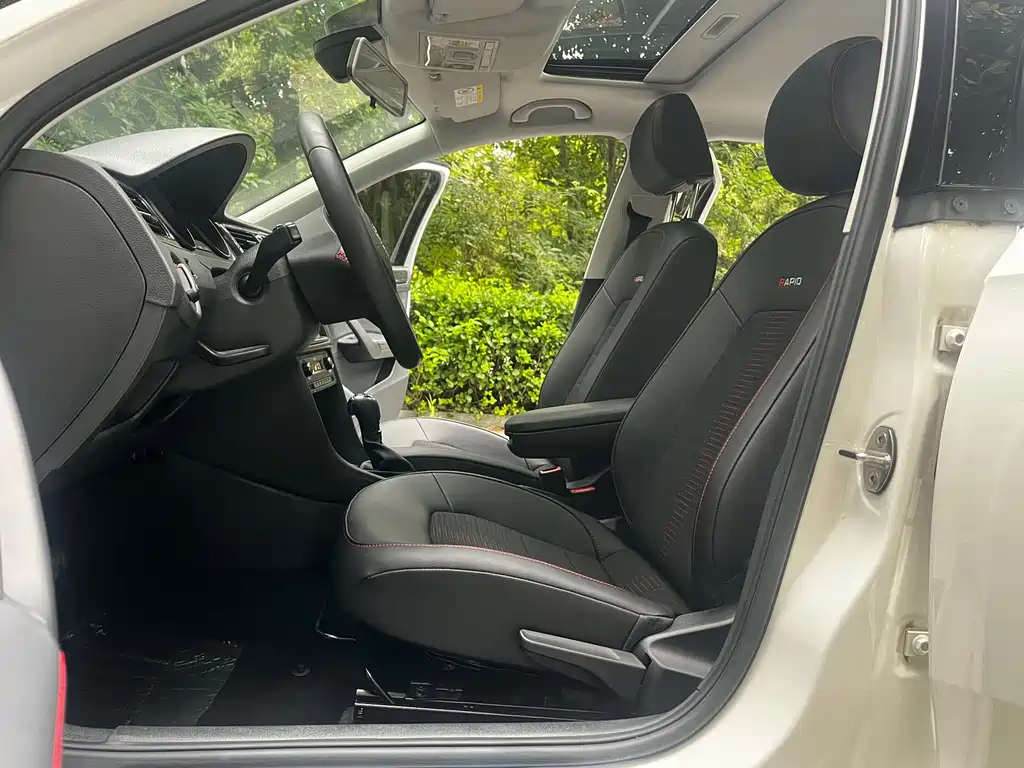 Skoda Rapid Spaceback 2019 — фото 10