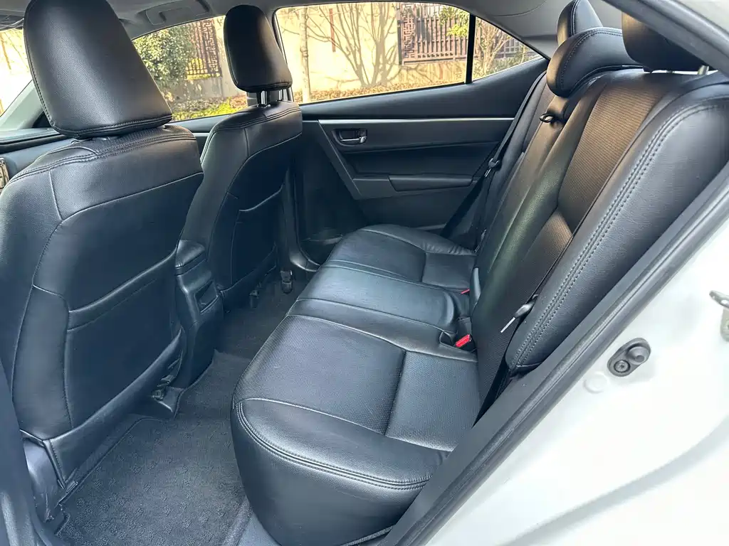 Toyota Corolla 2018 — фото 10