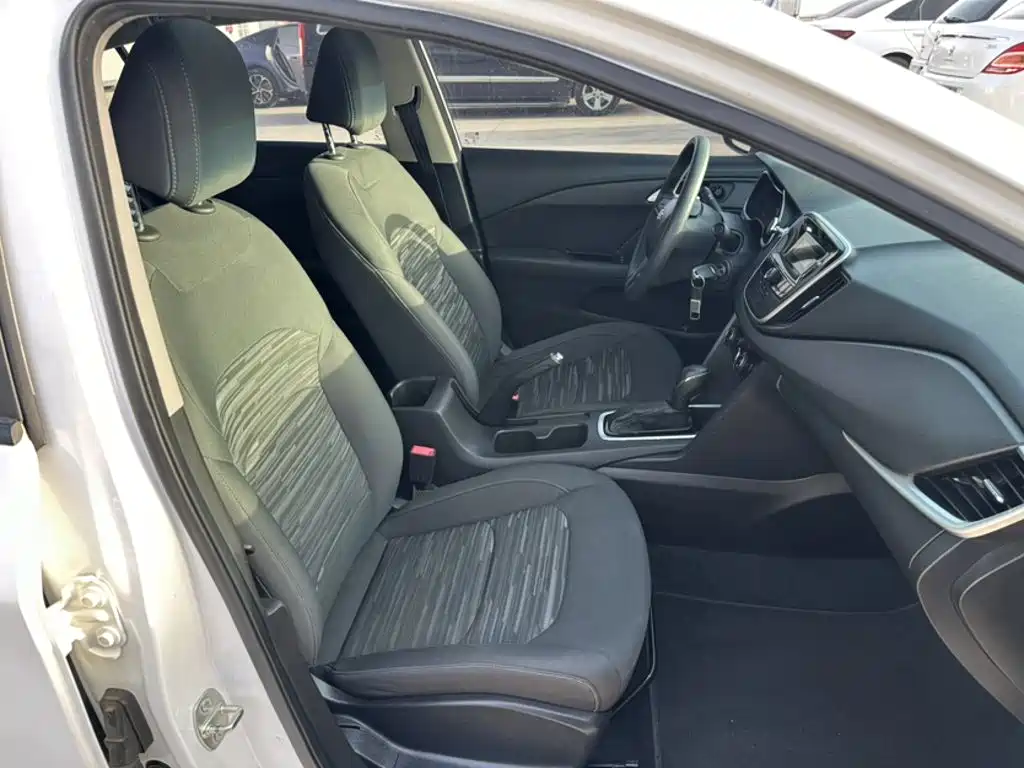 Chevrolet Cavalier 2018 — фото 16