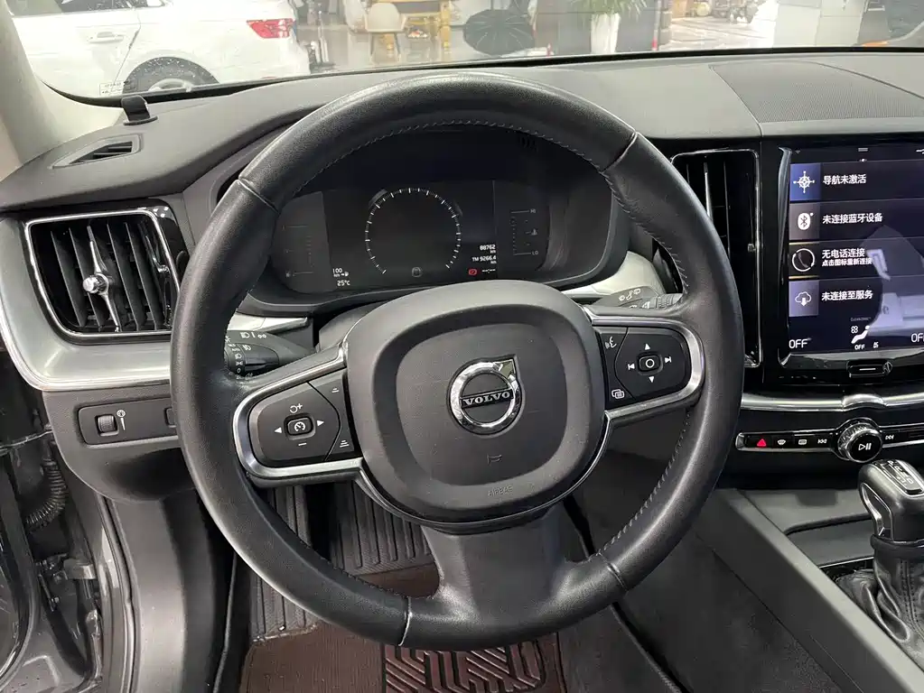 Volvo XC60 2019 — фото 13