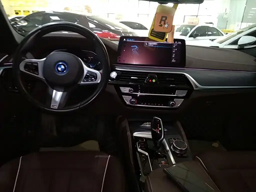 BMW 5 Series New Energy 2022 — фото 10