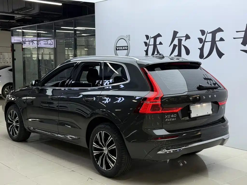 Volvo XC60 2021 — фото 3