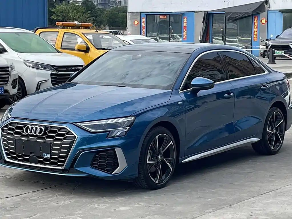 Audi A3 2022 — фото 1