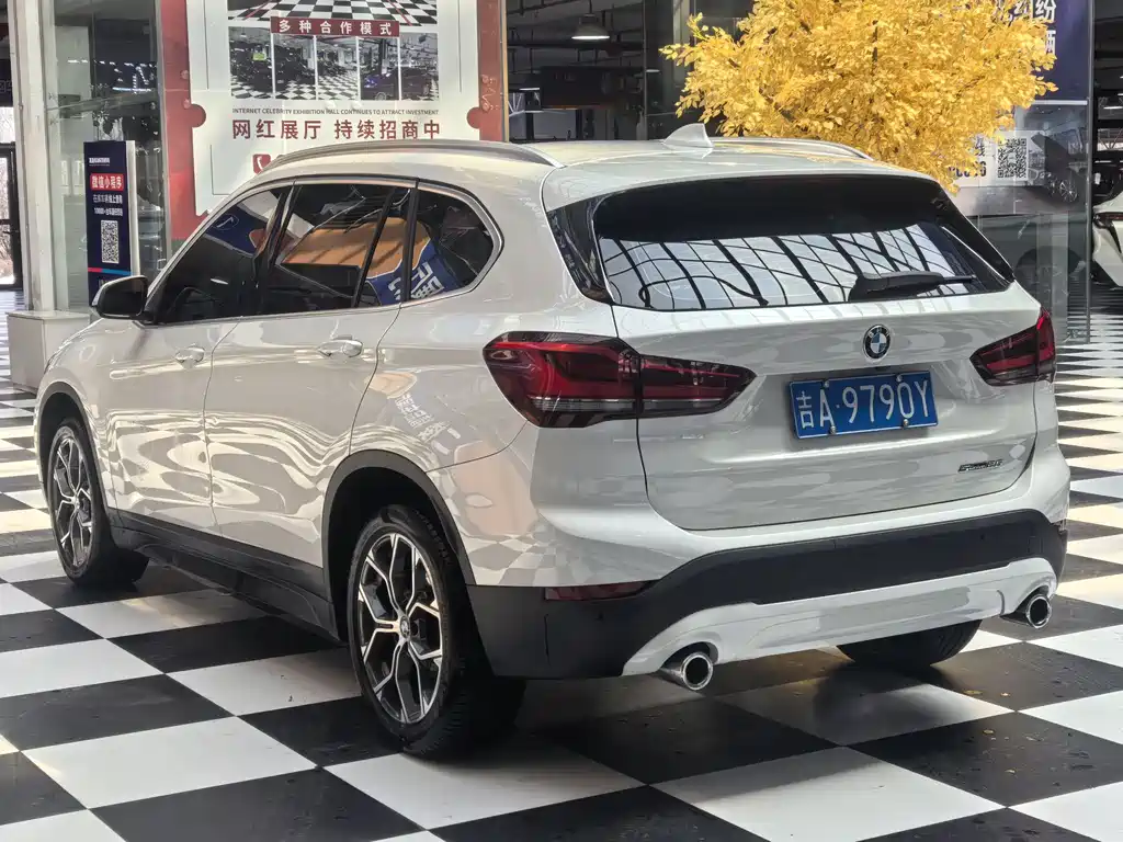 BMW X1 2021 — фото 4
