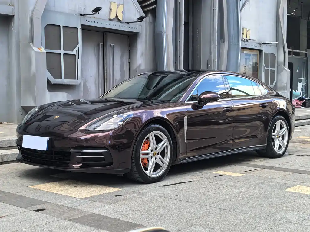 Porsche Panamera 2018 — фото 1
