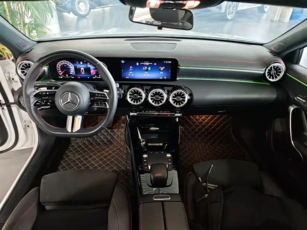 Mercedes-Benz A-Class 2024 — фото 16
