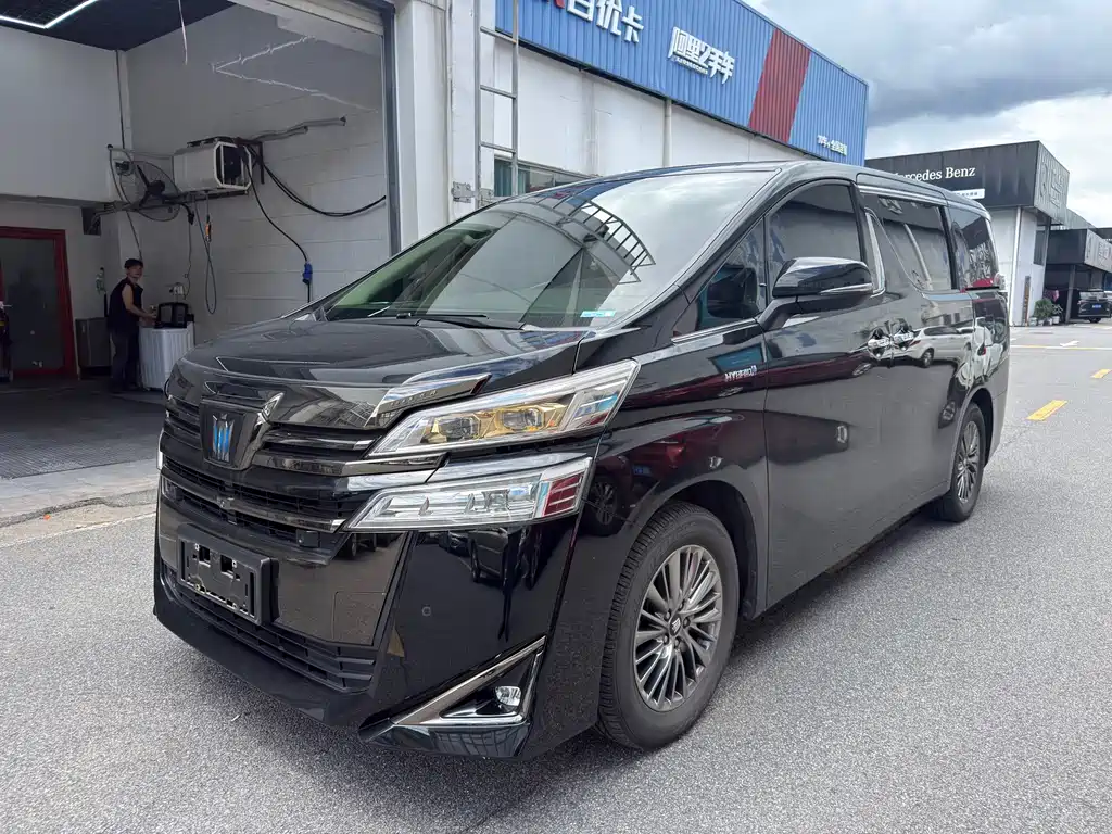 Toyota Vellfire 2023 — фото 1