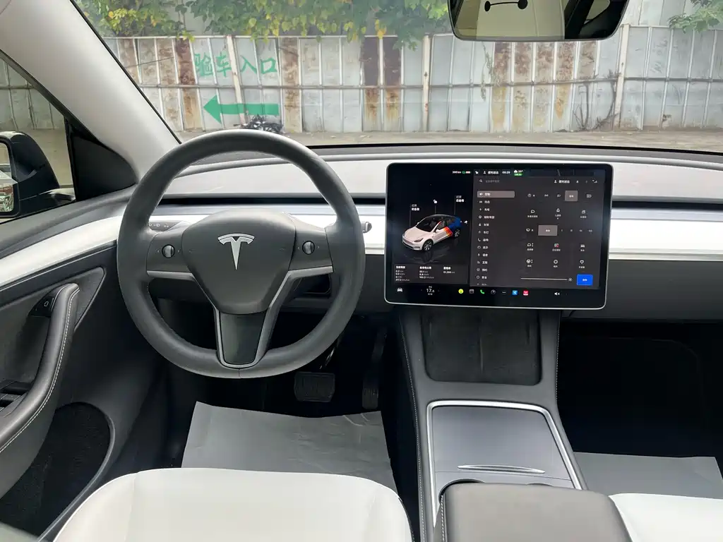 Tesla Model Y 2022 — фото 10