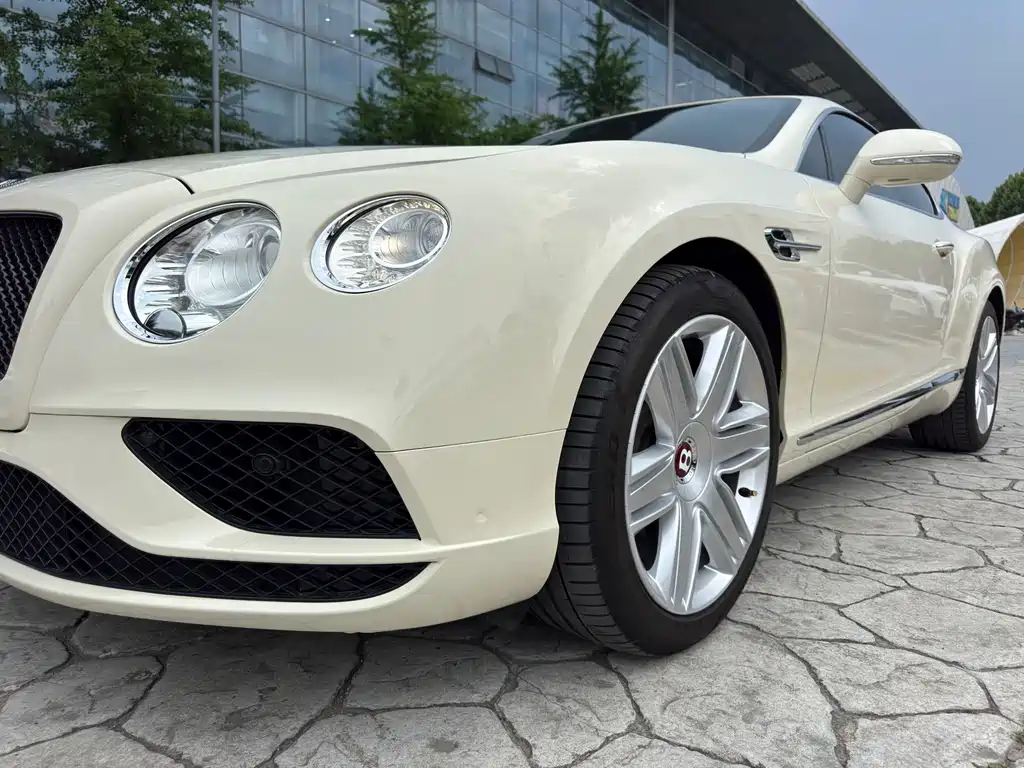 Bentley Continental 2018 — фото 20
