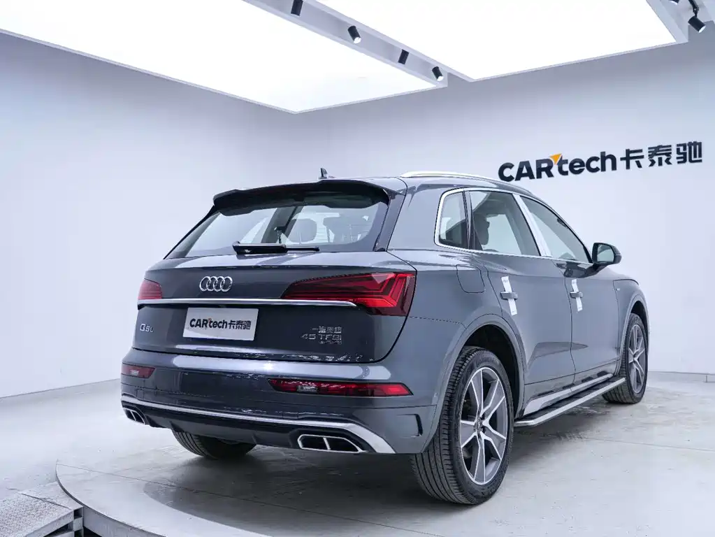 Audi Q5L 2023 — фото 20