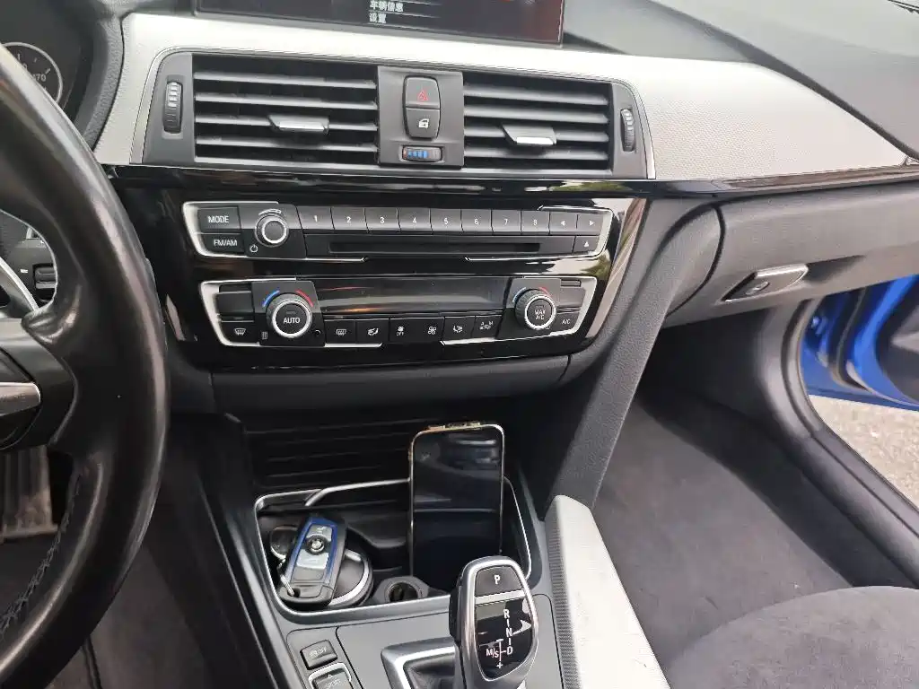 BMW 3 Series 2016 — фото 13