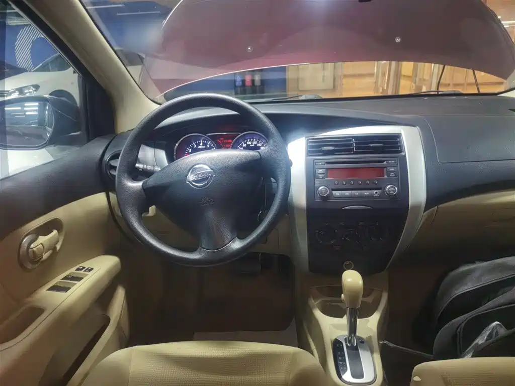 Nissan Livina 2015 — фото 11
