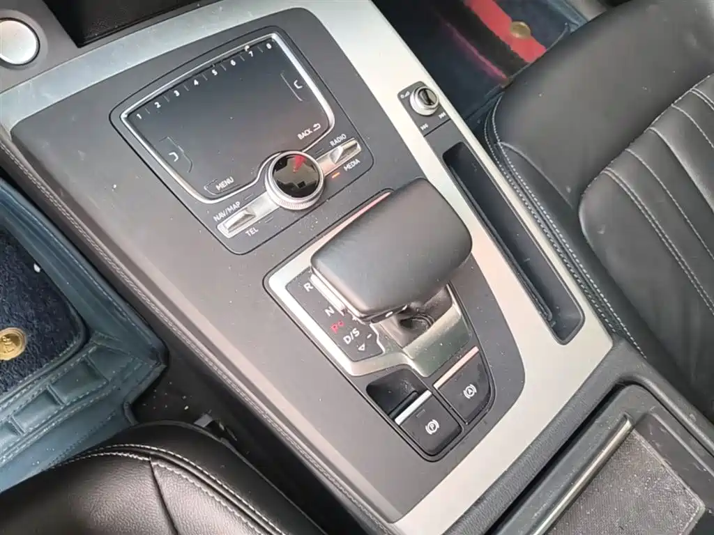 Audi Q5L 2021 — фото 14