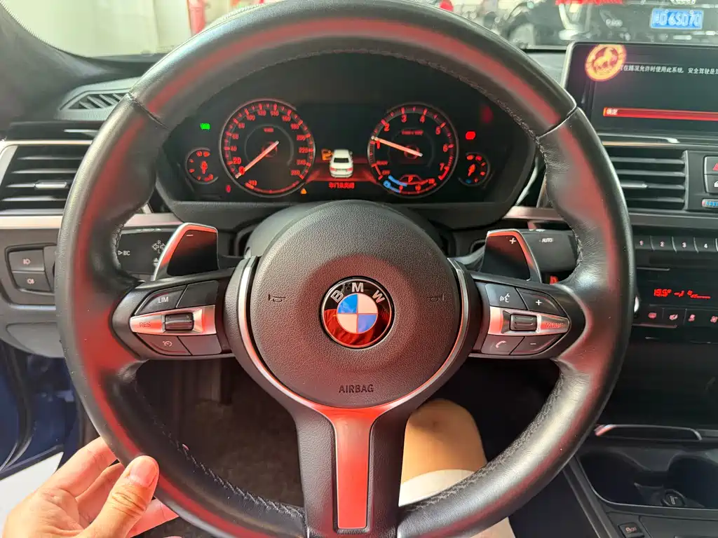 BMW 3 Series 2018 — фото 10