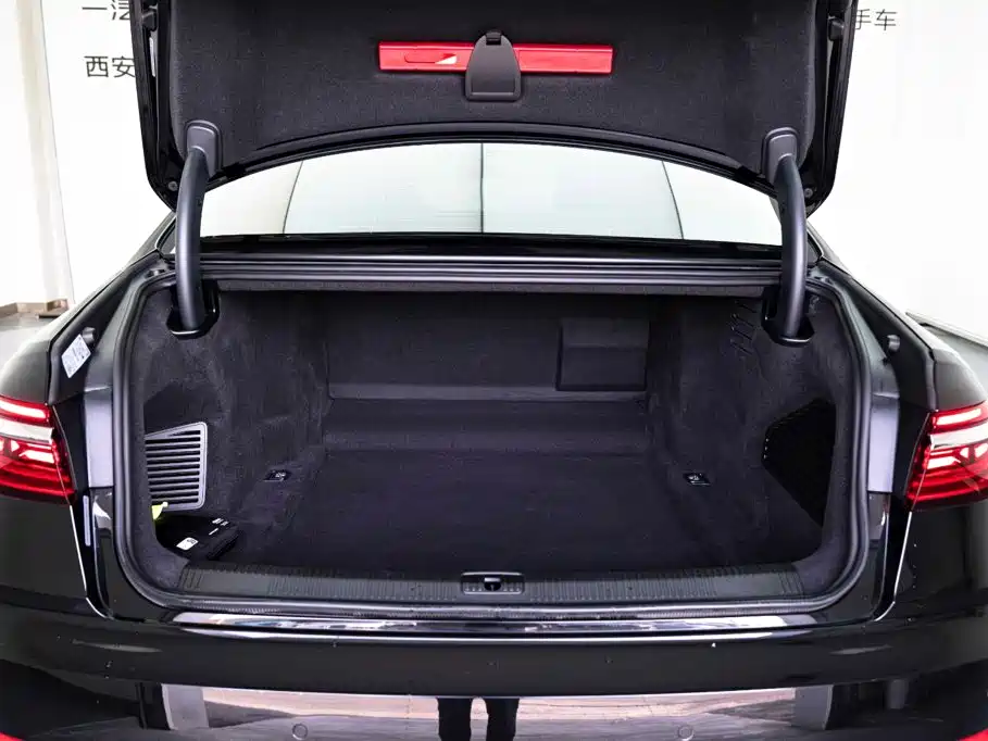 Audi A8 2025 — фото 10
