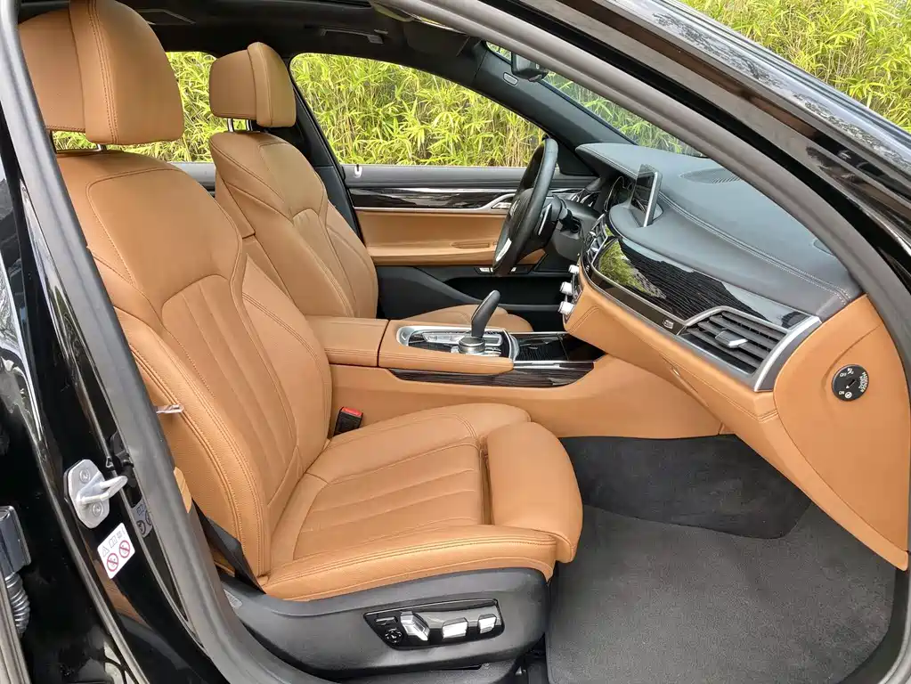 BMW 7 Series 2018 — фото 15