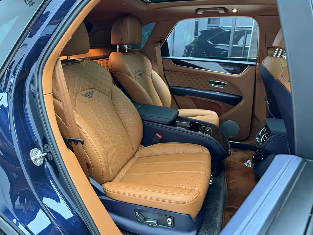 Bentley Bentayga PHEV 2021 — фото 15