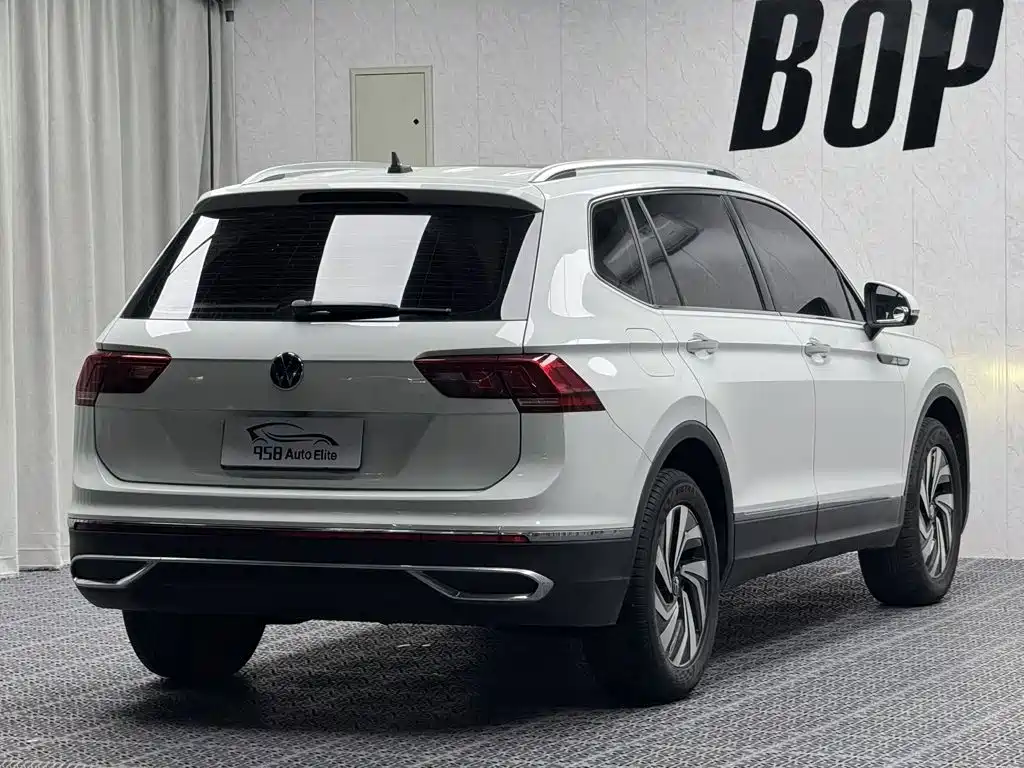 Volkswagen Tiguan L 2023 — фото 13