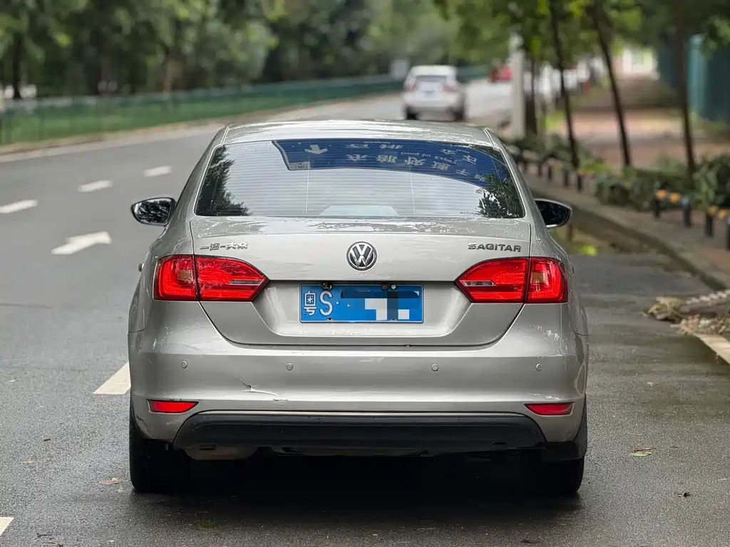 Volkswagen Sagitar 2013