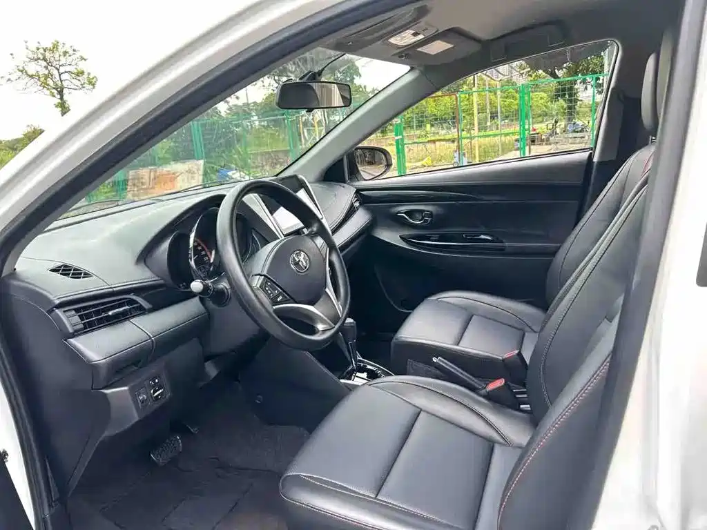 Toyota Yaris L 2023
