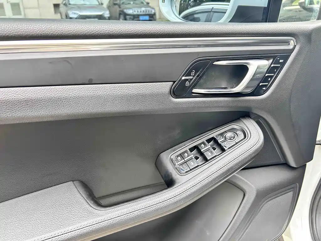 Porsche Macan 2020 — фото 14