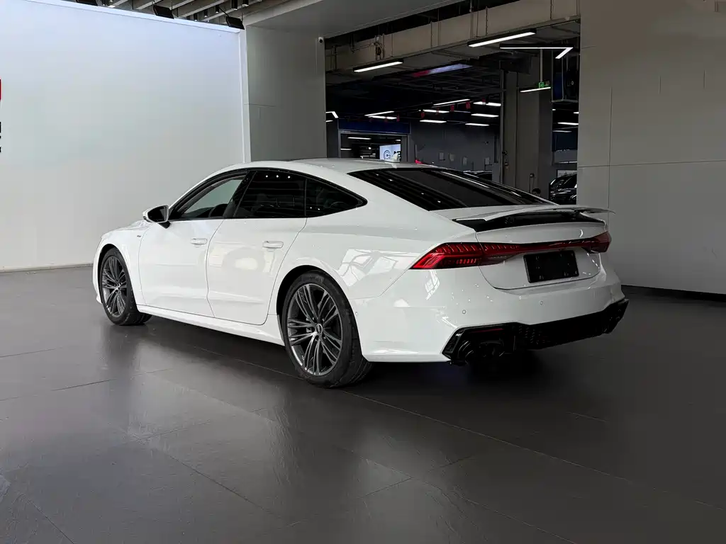 Audi A7 2023 — фото 19