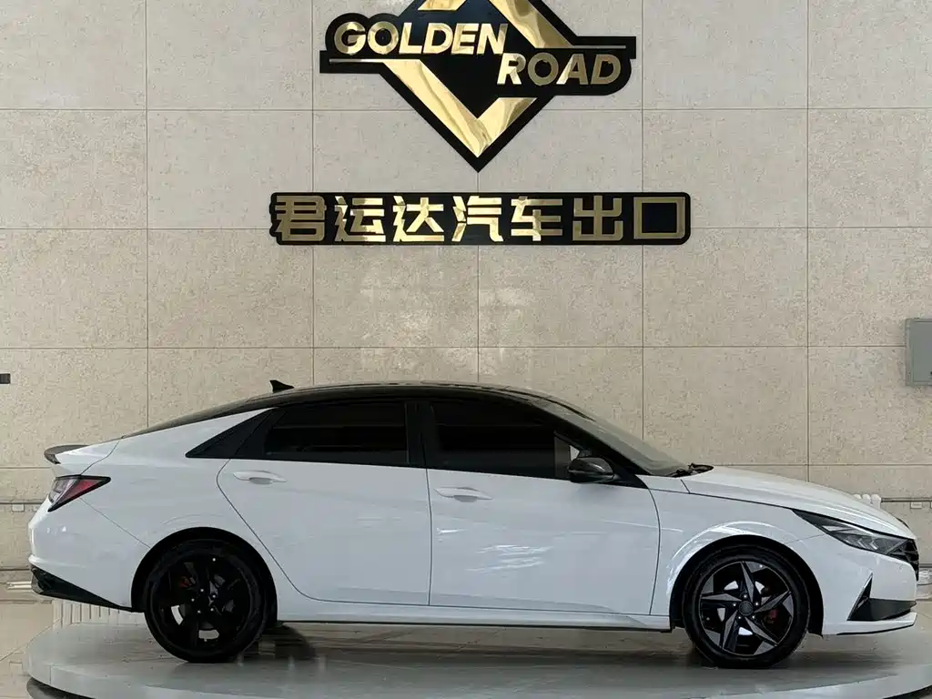 Hyundai Elantra 2023 — фото 3