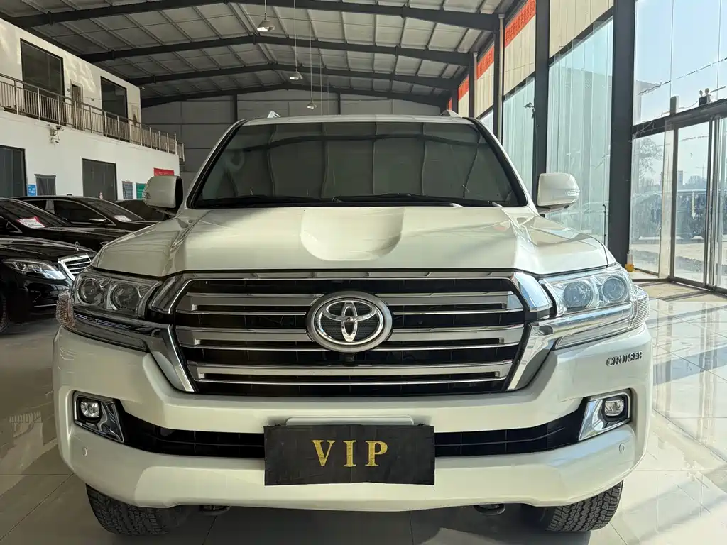 Toyota Land Cruiser 2017 — фото 2