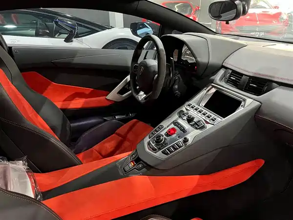 Lamborghini Aventador 2013
