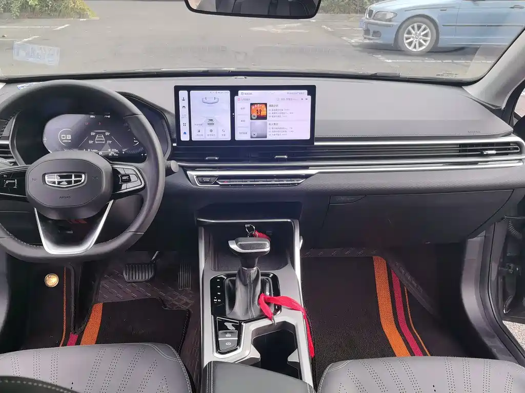 Geely Emgrand 2024